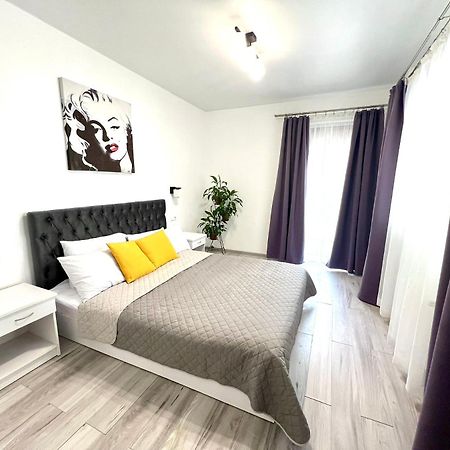 Osapart Comfortable Apartment In A Complex Great Britain Лвив Екстериор снимка