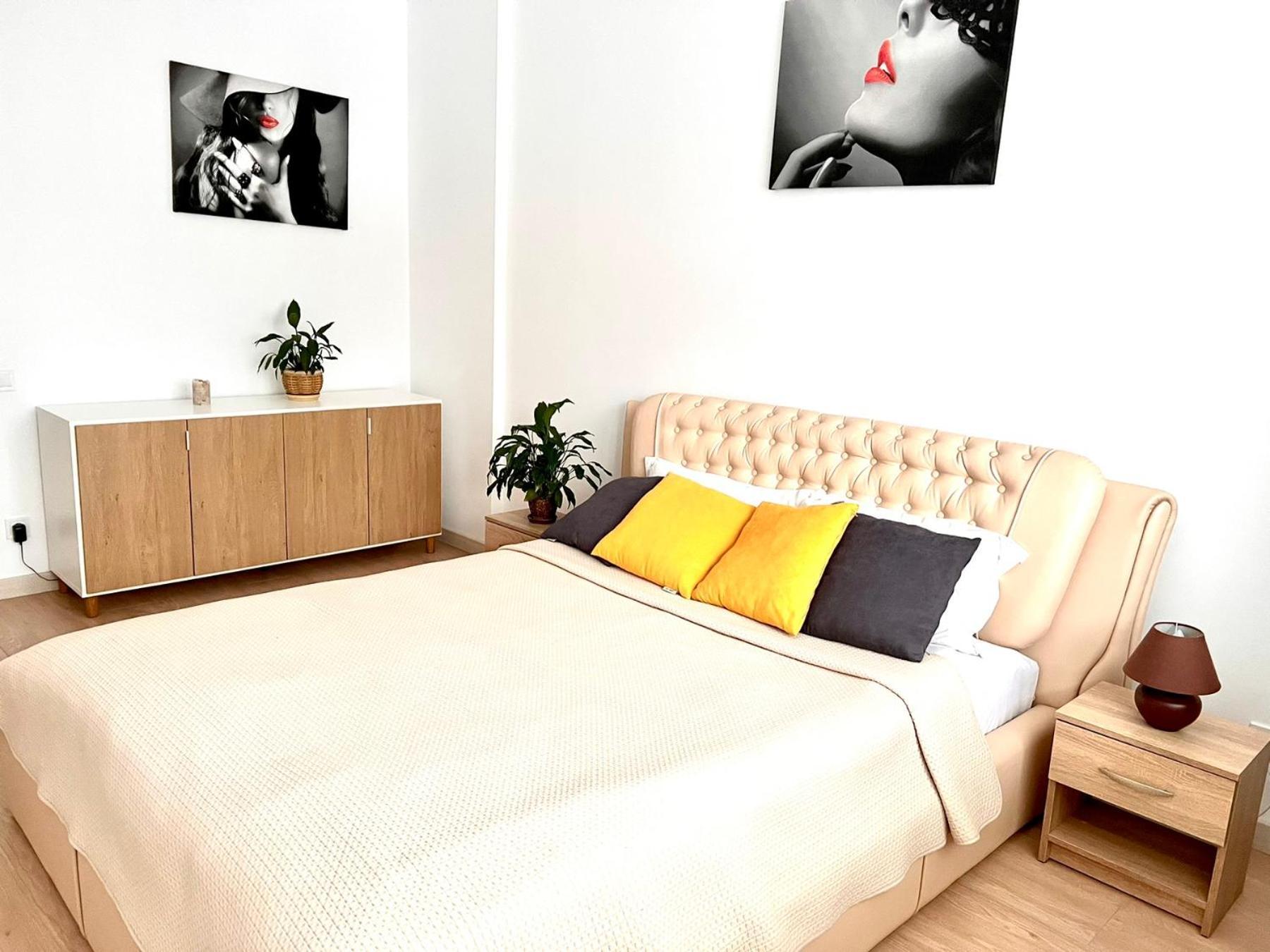 Osapart Comfortable Apartment In A Complex Great Britain Лвив Екстериор снимка